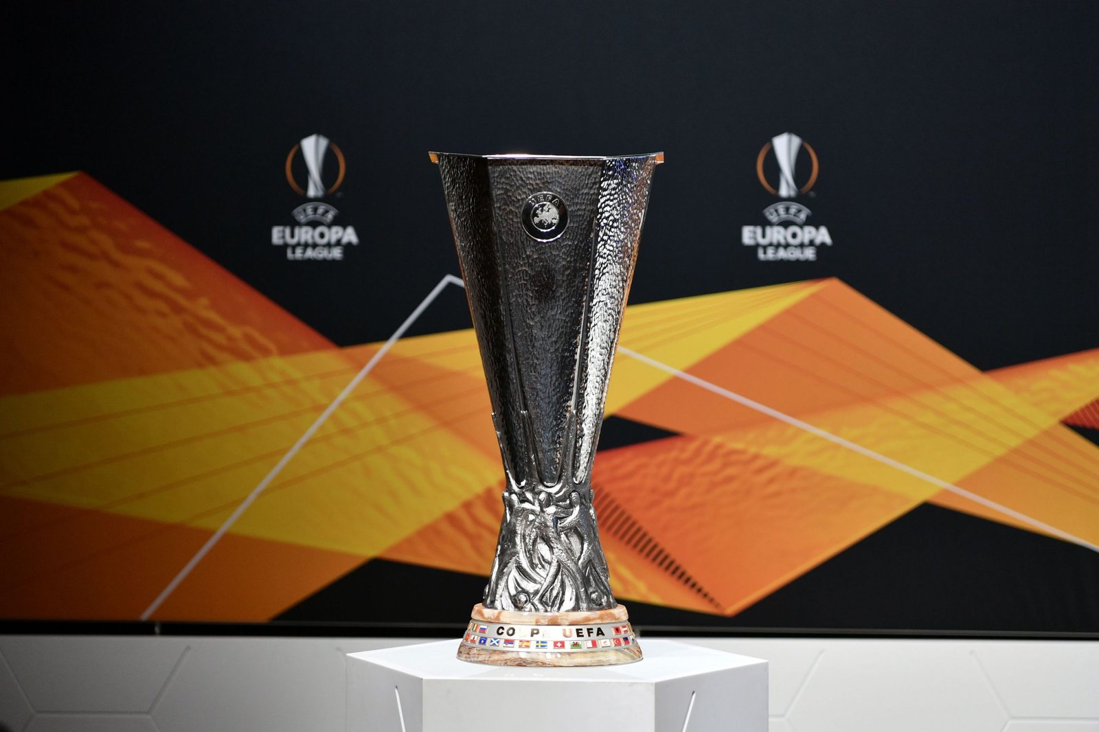 Tough tests for Man Utd and Arsenal in Europa League